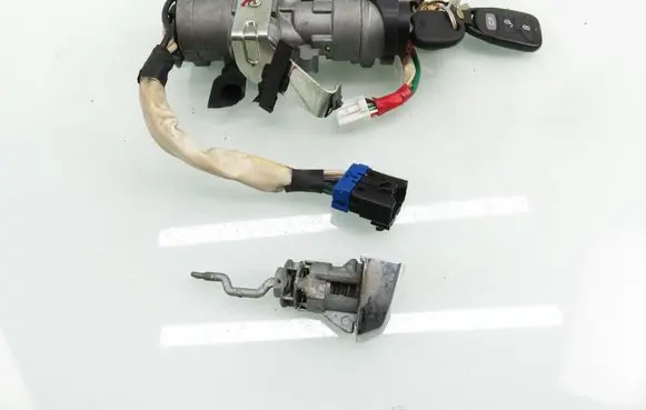 KIA Carens III Ignition lock ZDC2