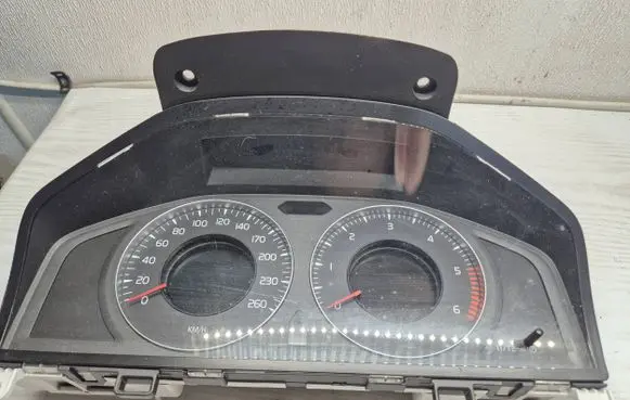 Volvo V70 Speedometer (instrument cluster) 31270899AA 36002598 69399270U