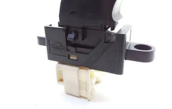 Nissan Almera Tino Electric window control switch 1210Z