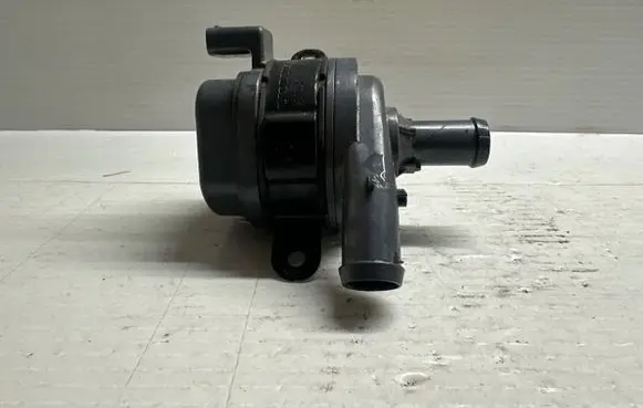 Volvo XC90 Water pump 32222255