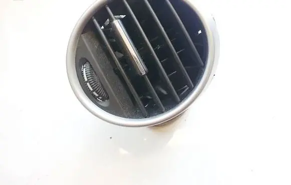 Mercedes-Benz ML W164 Dash center air vent grill a1648301954