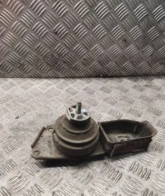 Engine mount bracket