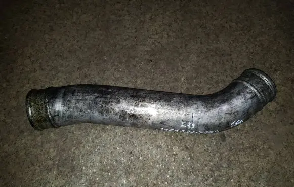 BMW 5 E39 Intercooler hose/pipe 11612247904