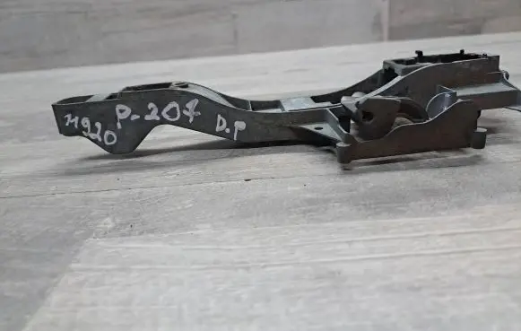 Peugeot 207 Front door coupe exterior handle/bracket 9680168580 050407E9B
