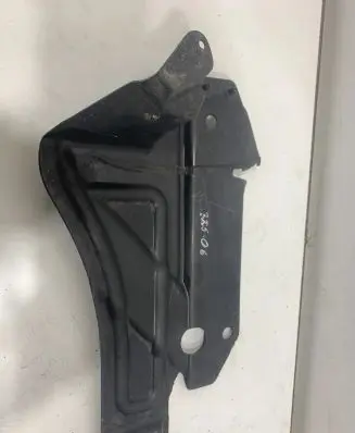 BMW 3 E90 E91 Front splash guards bracket 711691110