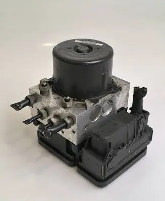 Volvo V70 ABS Pump 30681619 10092604053 000404972C1