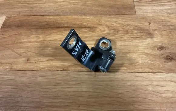 Ford Mondeo MK IV Rear door lower hinge A046575