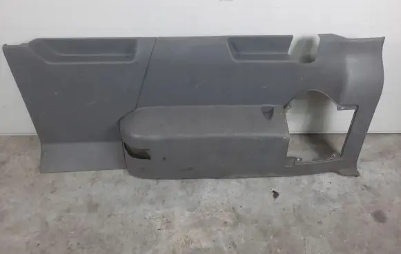 Trunk/boot lower side trim panel