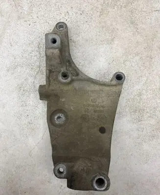 Chrysler Sebring (ST-22 - JR) A/C compressor mount bracket 04792415AB 48370