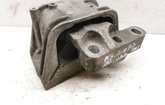 Engine mount bracket
