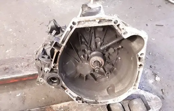 Renault Laguna III Manual 6 speed gearbox 8200793334
