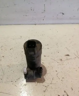 Volvo V70 Windscreen/windshield washer pump