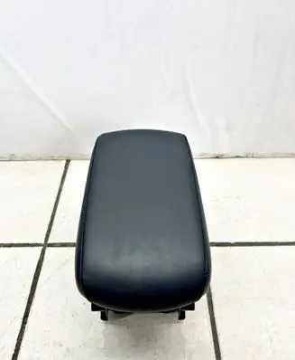Toyota RAV 4 (XA40) Armrest 5890142250 5890142290