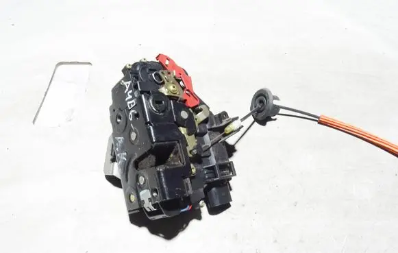 Audi A4 S4 B6 8E 8H Rear door lock 8E0839015C
