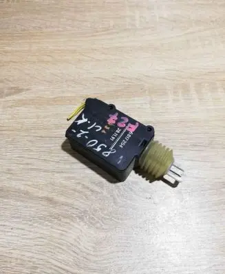 Volvo 850 Fuel tank cap lock motor 6817254