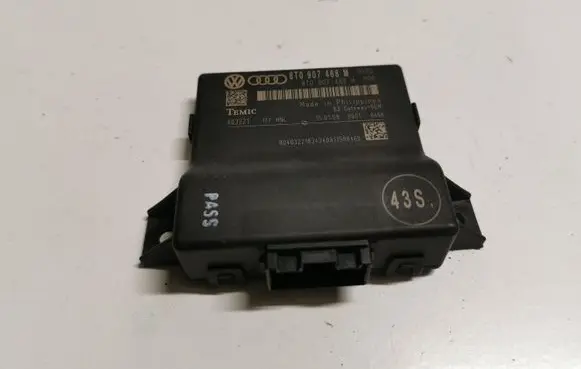 Audi A5 8T 8F Gateway control module 8T0907468