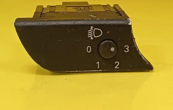 Audi A4 S4 B7 8E 8H Headlight level height control switch 8E2919094