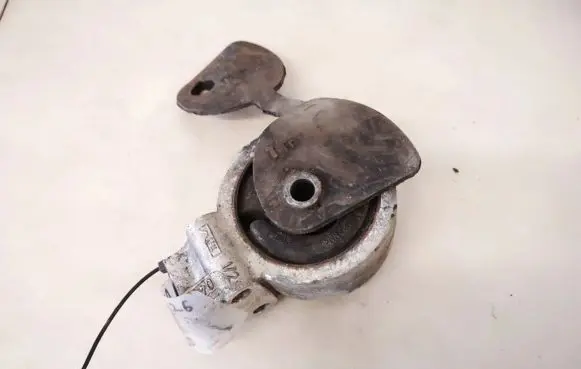 Volvo S40, V40 Engine mount bracket 3818030
