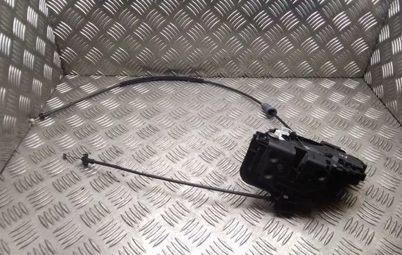 Volvo C30 Front door lock 30799311