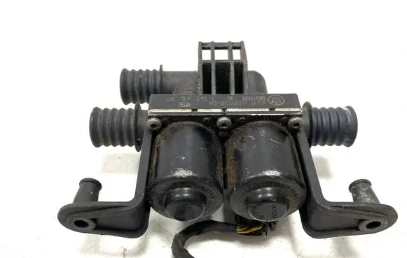 BMW 5 E60 E61 Coolant heater control valve 6931708 693170804 1147412181