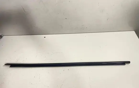BMW X5 G05 Front door glass trim molding 7444093 5A8A265