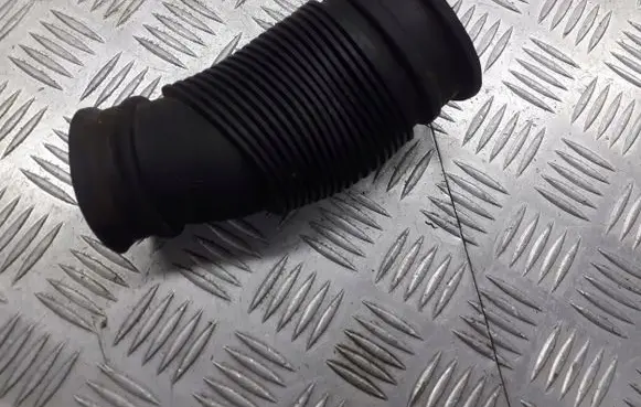 Opel Zafira B Air intake hose/pipe 55355563