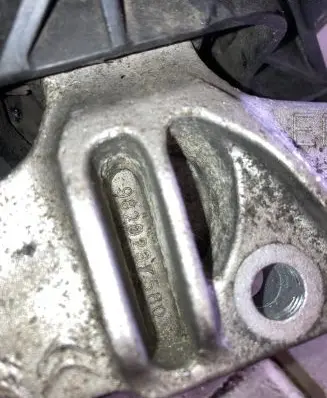 Citroen C5 Aircross Engine mounting bracket