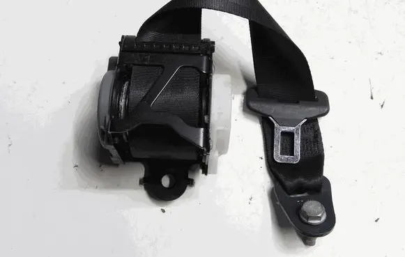 Rear seatbelt