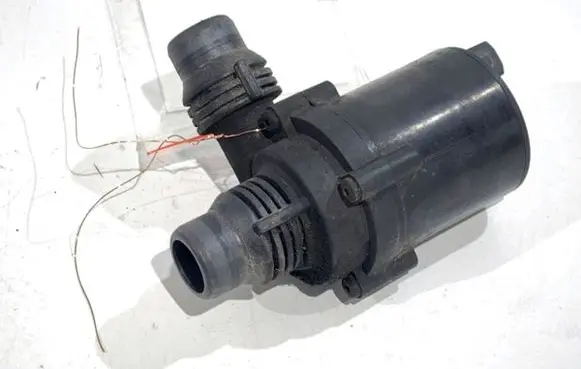 BMW X6 F16 Oil filter mounting bracket 9197085