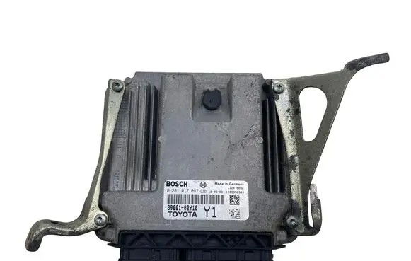 Toyota Auris 150 Engine control unit/module 8966102Y10 0281017097