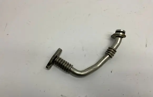 Volkswagen Caddy Turbo turbocharger oiling pipe/hose 04L145736E