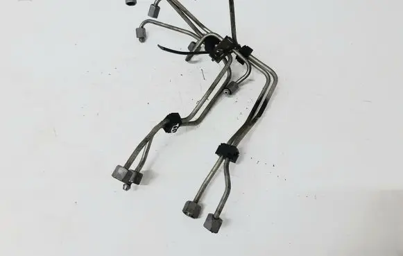 Volvo V50 Fuel injector supply line/pipe 