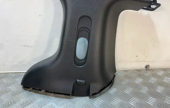 Chrysler Pacifica (D)pillar trim (top) 5RH64DX9AG