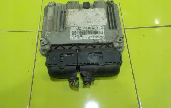 Volkswagen Scirocco Engine control unit/module 0261S06704 SP35