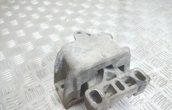 Skoda Octavia Mk1 (1U) Engine mount bracket