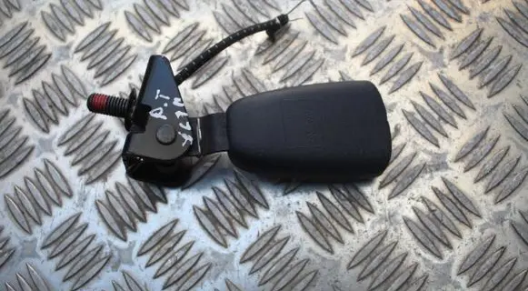 Volvo XC70 Rear seatbelt buckle