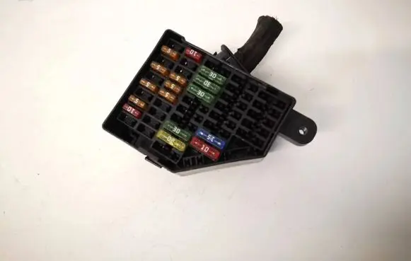 Volkswagen PASSAT B6 Fuse box set 3c0880204e