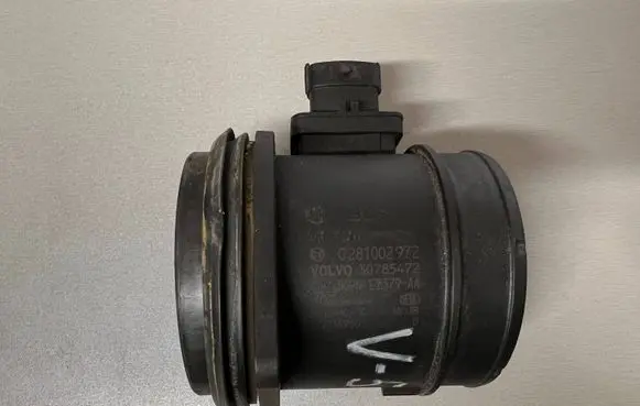 Volvo V70 Mass air flow meter 30785472 0281002972