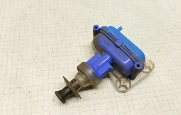 Audi 80 90 S2 B4 Central locking motor 893862123