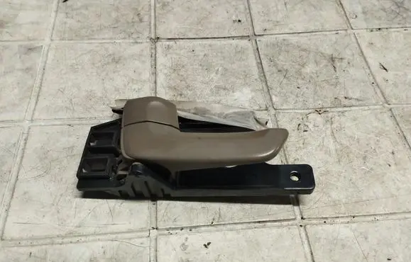 KIA Sportage Front door interior handle 826131F000