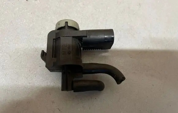 Audi A4 S4 B6 8E 8H Turbo solenoid valve 1J0906283C