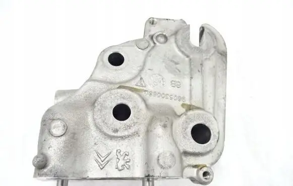 Engine mount bracket