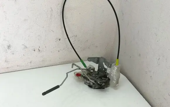 Peugeot 107 Front door lock
