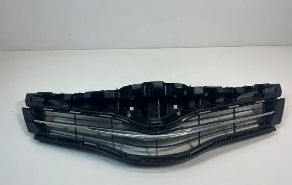 Toyota Yaris Front bumper upper radiator grill 531010D220 531110D370