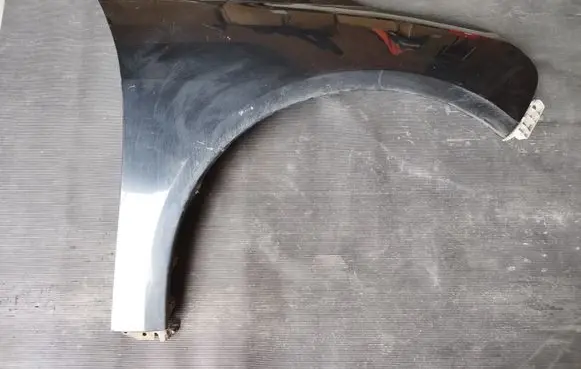 Mitsubishi Grandis Fender