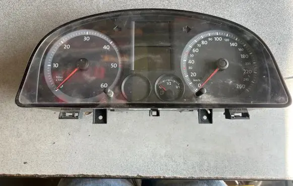 Volkswagen Caddy Speedometer (instrument cluster) 2K0920841C V0021000 VWZ7Z0D0898864