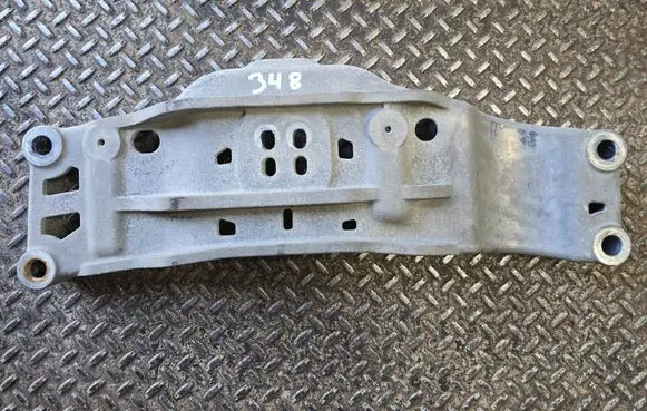Dodge Challenger Gearbox mounting bracket 04726088AE A580