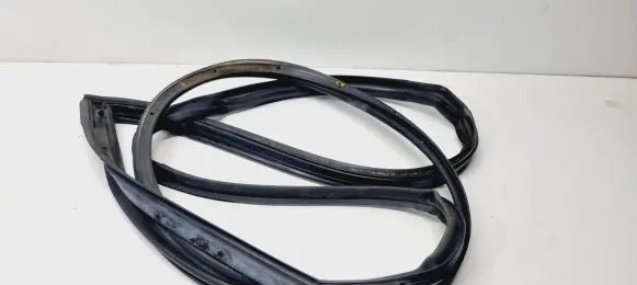 Nissan Pulsar Rubber seal rear door 828313ZL0A