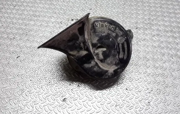 Audi A8 S8 D2 4D Horn signal 0092018