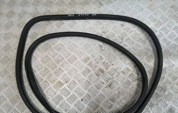 Suzuki Swift III Front door rubber seal W127
